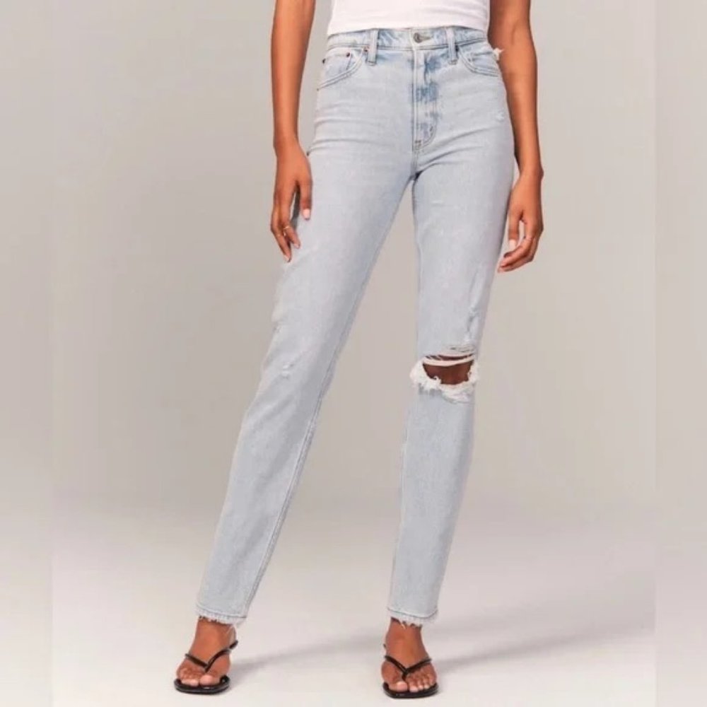 Abercrombie & Fitch High Rise Mom Jeans